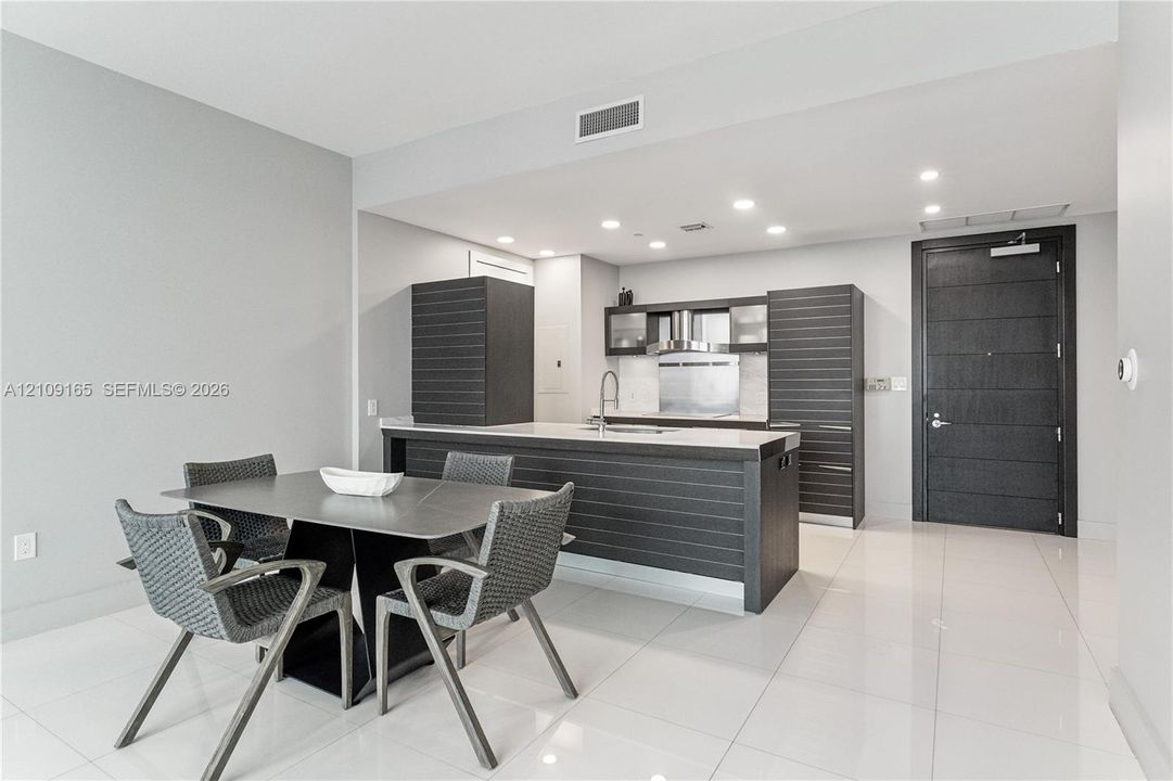 В аренду: $6,500 (2 спален, 2 ванн, 1237 Квадратных фут)