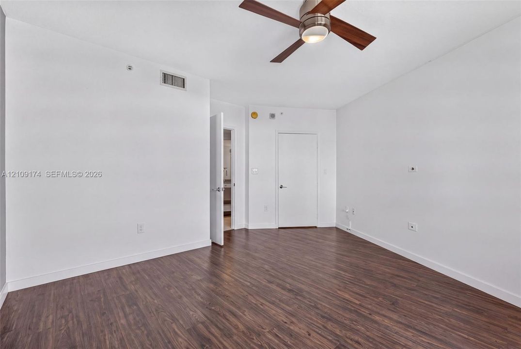 В аренду: $2,450 (1 спален, 1 ванн, 860 Квадратных фут)