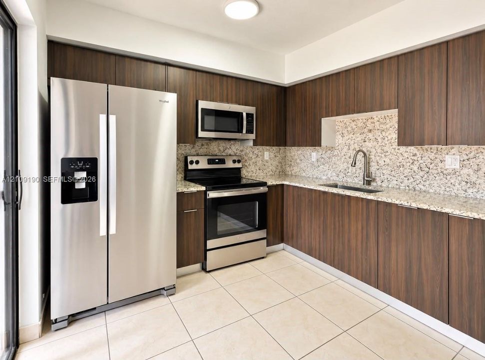 For Rent: $2,250 (2 beds, 2 baths, 888 Square Feet)