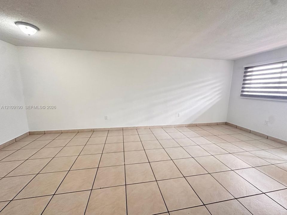 For Rent: $2,250 (2 beds, 2 baths, 888 Square Feet)