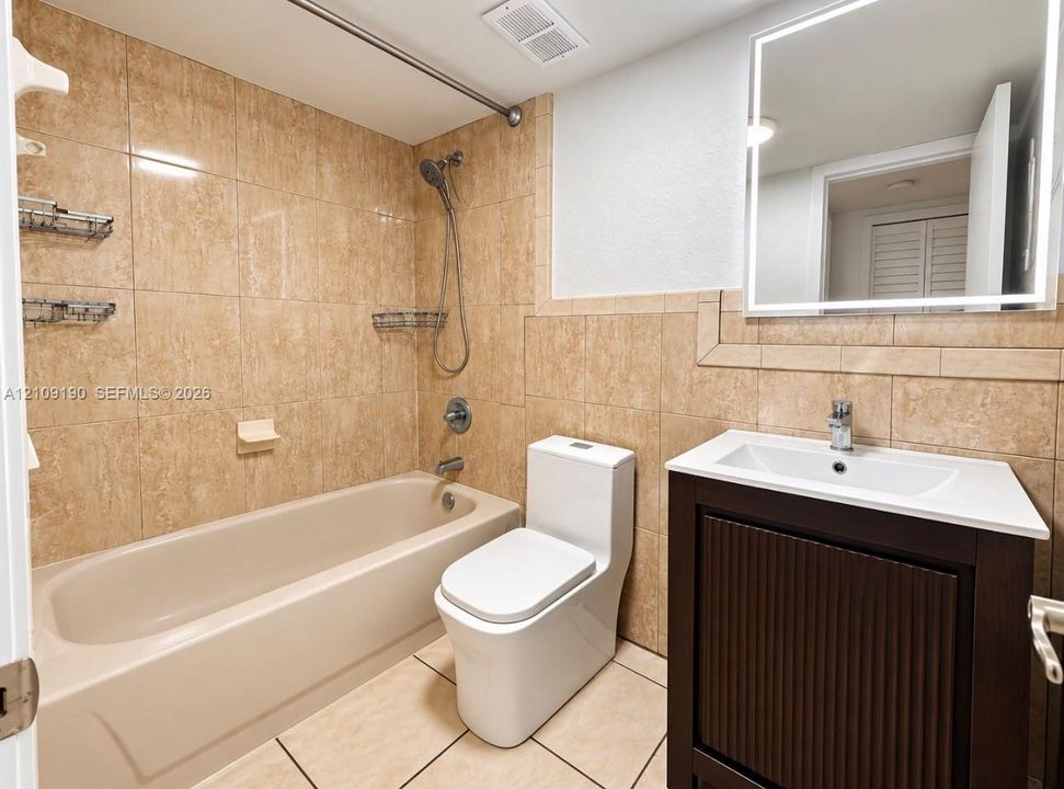 For Rent: $2,250 (2 beds, 2 baths, 888 Square Feet)