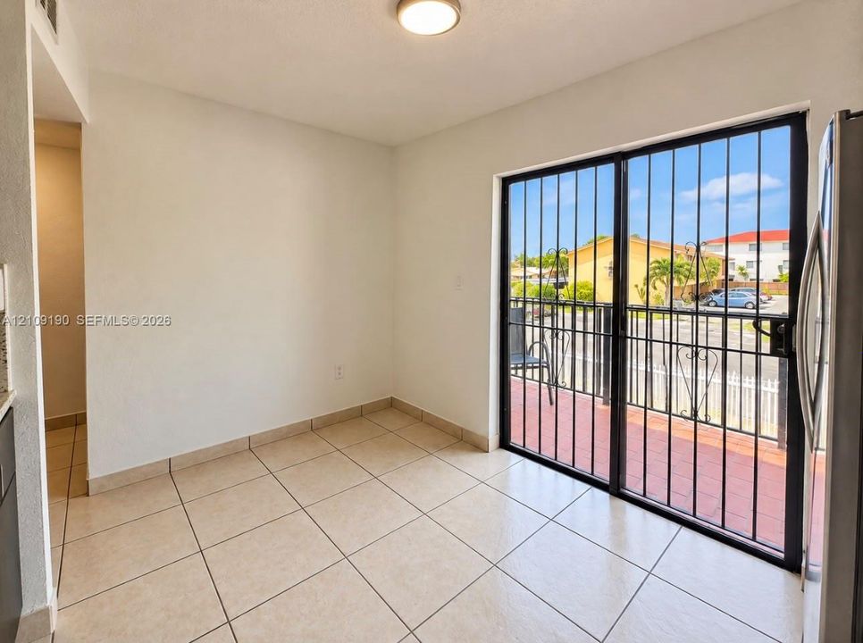 For Rent: $2,250 (2 beds, 2 baths, 888 Square Feet)