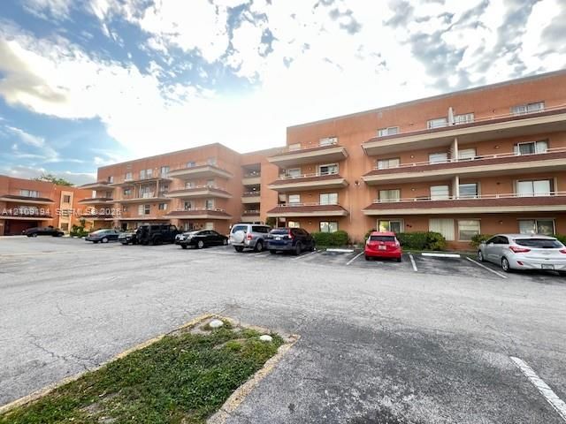 Lakeview Gardens Condominiums