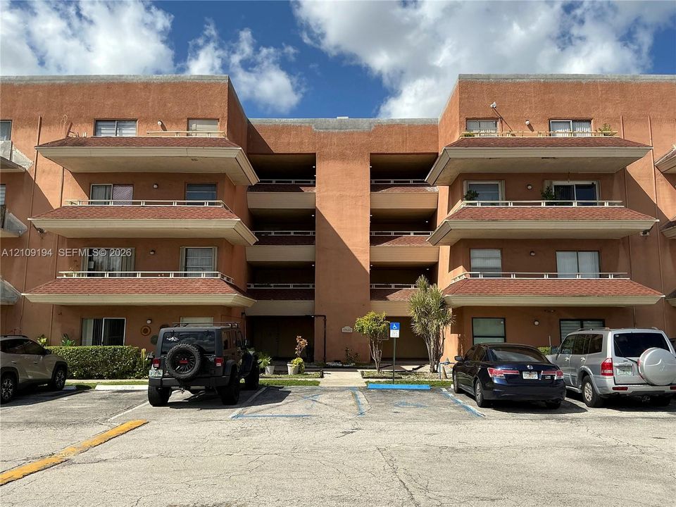 Lakeview Gardens Condominiums