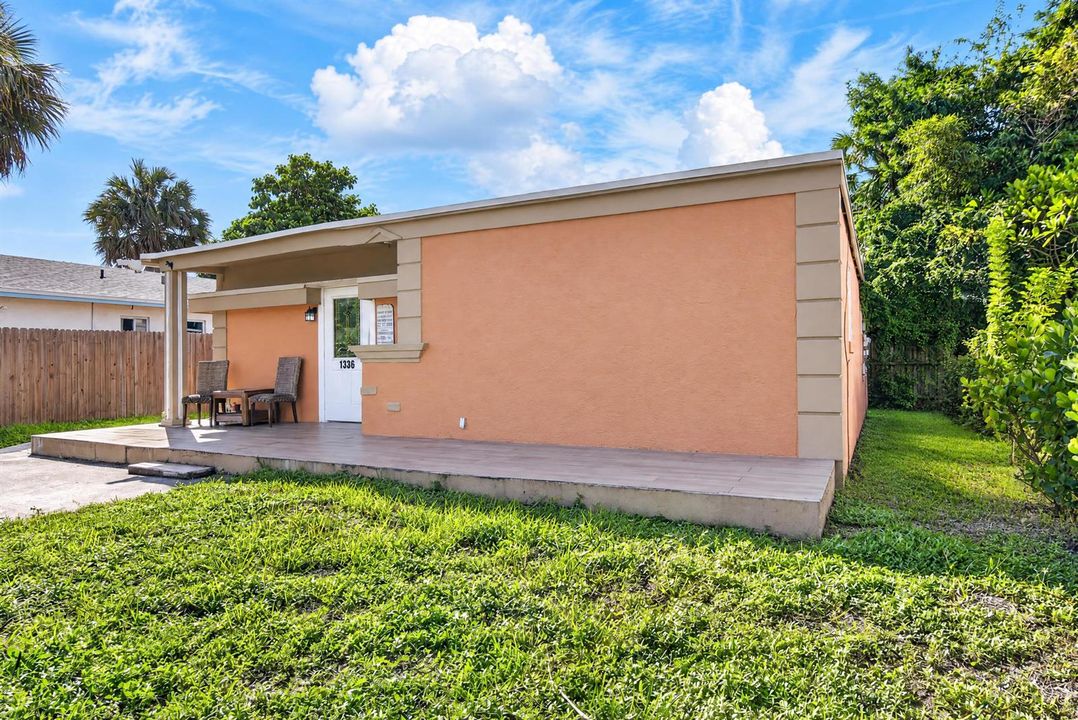 4-1336-Longwood-St-3