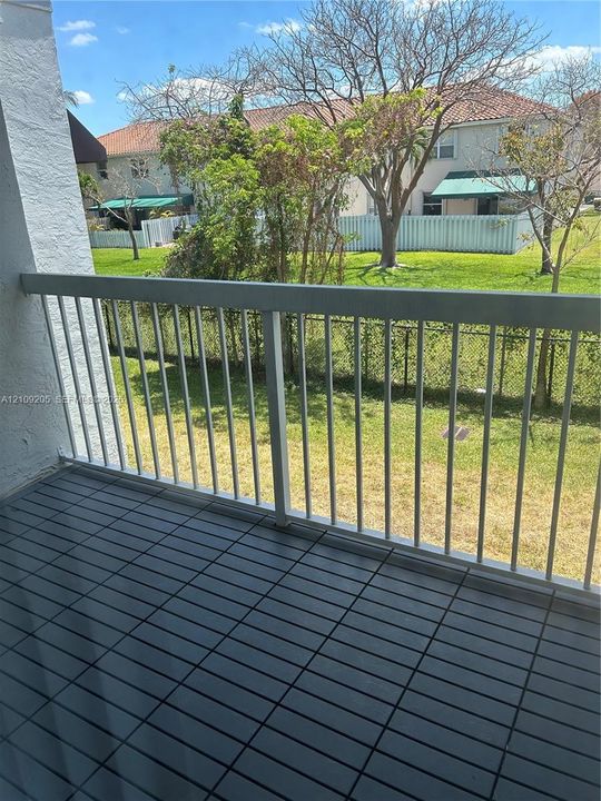 For Sale: $345,000 (2 beds, 2 baths, 1128 Square Feet)