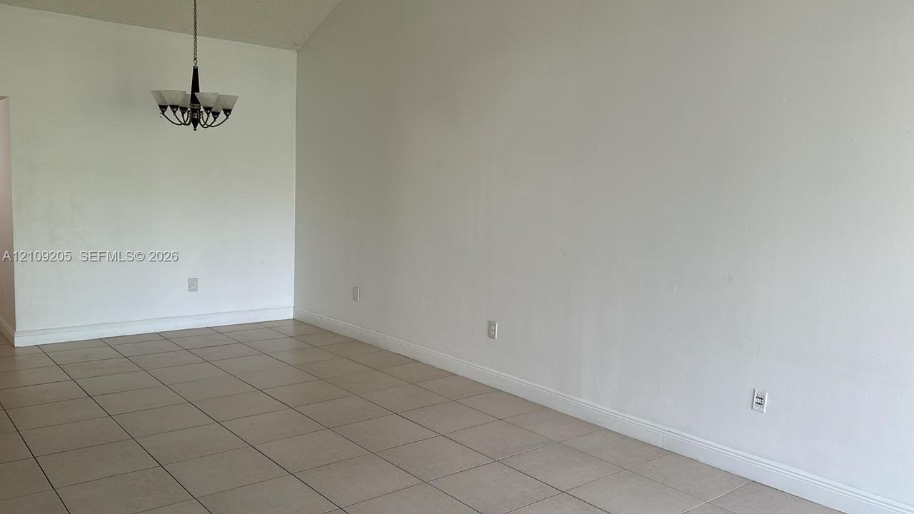 For Sale: $345,000 (2 beds, 2 baths, 1128 Square Feet)