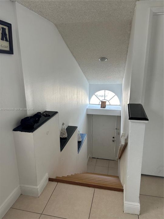 For Sale: $345,000 (2 beds, 2 baths, 1128 Square Feet)