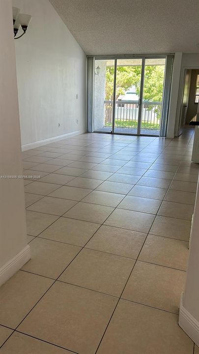 For Sale: $345,000 (2 beds, 2 baths, 1128 Square Feet)