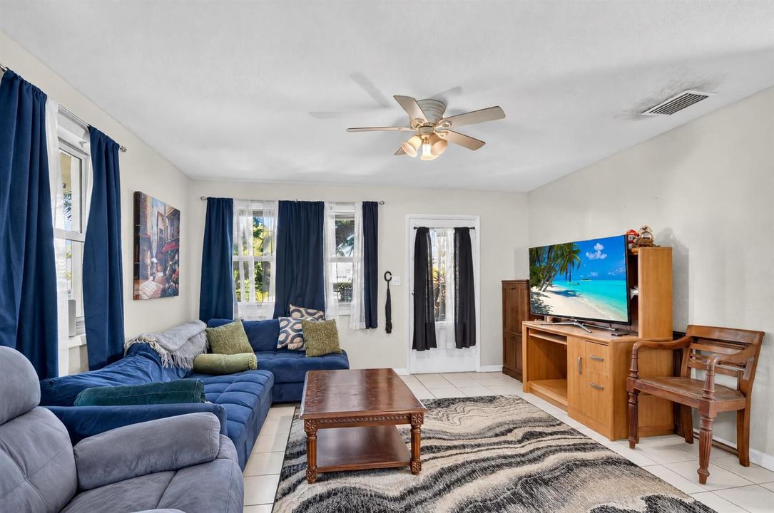 13-1340-Longwood-St-12