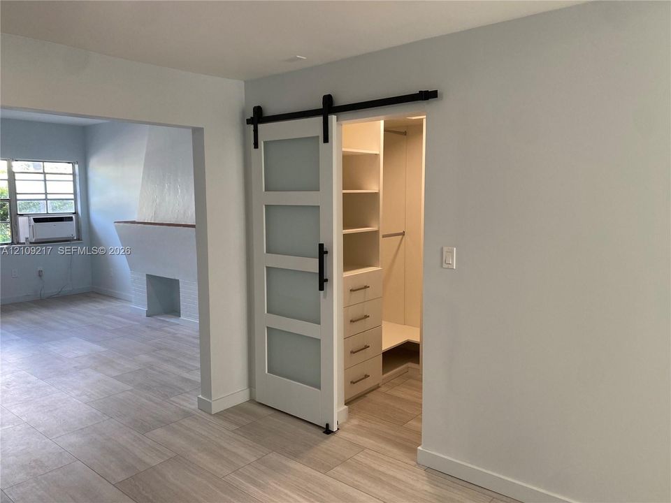 For Sale: $259,000 (1 beds, 1 baths, 500 Square Feet)