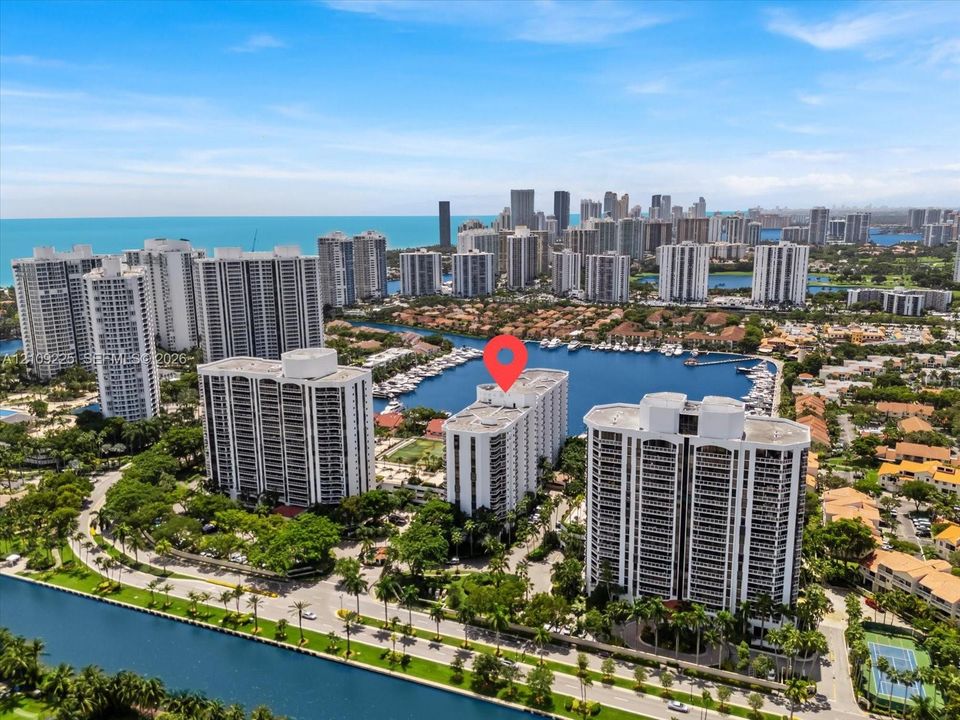 На продажу: $390,000 (2 спален, 2 ванн, 1187 Квадратных фут)
