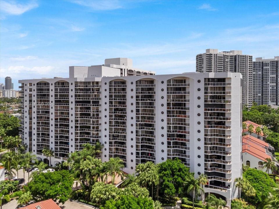 На продажу: $390,000 (2 спален, 2 ванн, 1187 Квадратных фут)