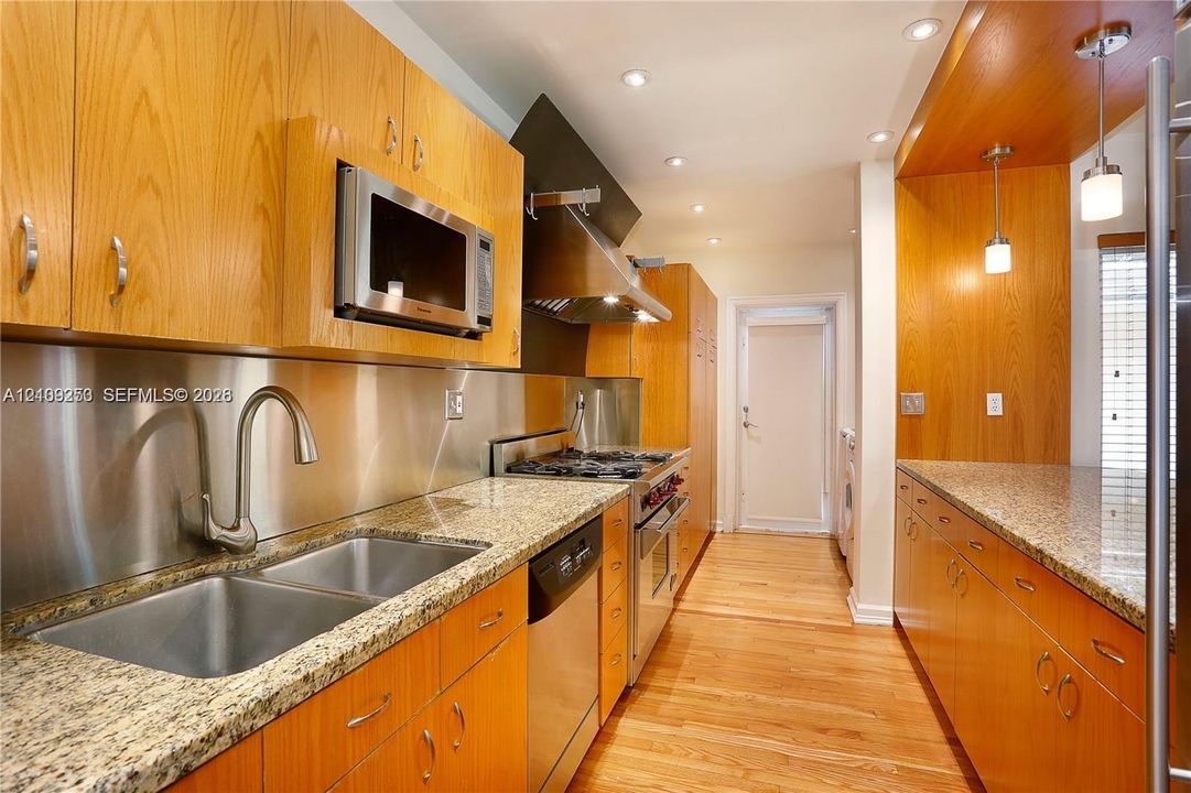 В аренду: $4,495 (2 спален, 1 ванн, 1104 Квадратных фут)