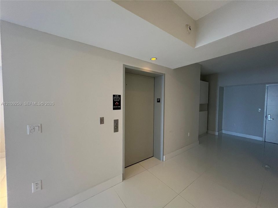 For Rent: $6,900 (2 beds, 3 baths, 1325 Square Feet)