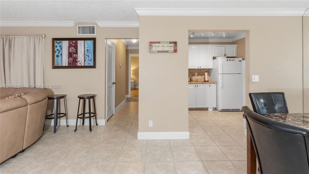 For Rent: $3,000 (2 beds, 2 baths, 1200 Square Feet)