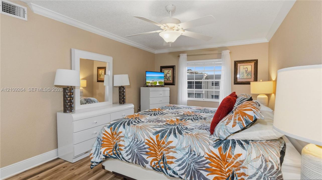 For Rent: $3,000 (2 beds, 2 baths, 1200 Square Feet)