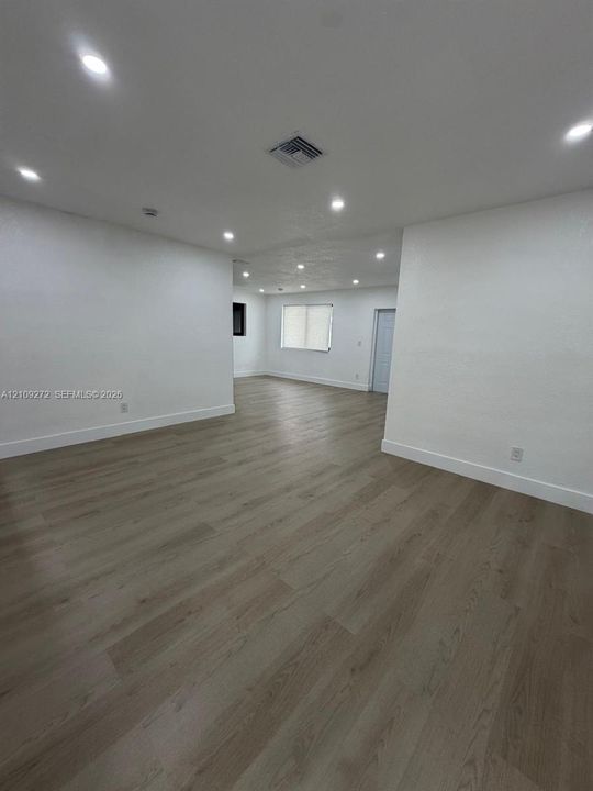 В аренду: $3,900 (3 спален, 2 ванн, 1396 Квадратных фут)