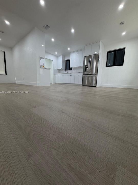 В аренду: $3,900 (3 спален, 2 ванн, 1396 Квадратных фут)