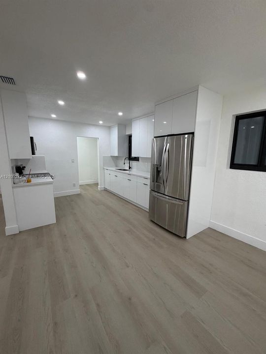 В аренду: $3,900 (3 спален, 2 ванн, 1396 Квадратных фут)
