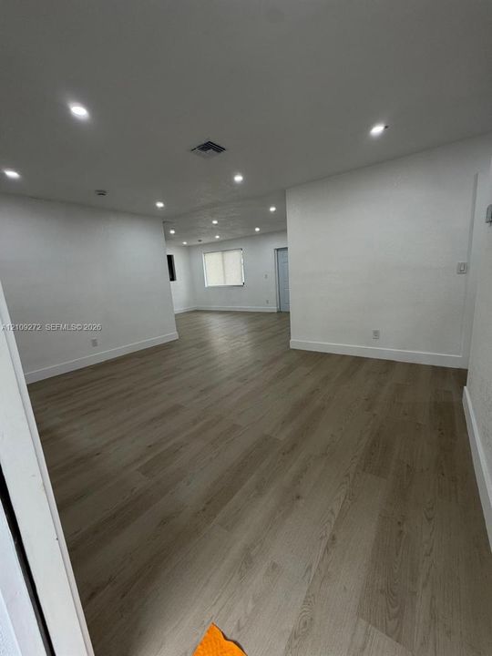 В аренду: $3,900 (3 спален, 2 ванн, 1396 Квадратных фут)