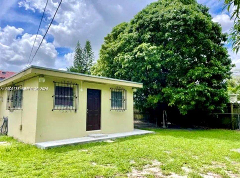 For Rent: $1,500 (1 beds, 1 baths, 1272 Square Feet)