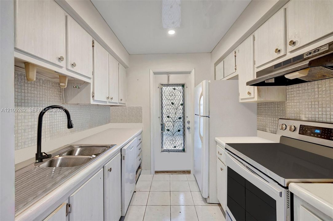 En Venta: $215,000 (1 camas, 1 baños, 806 Pies cuadrados)