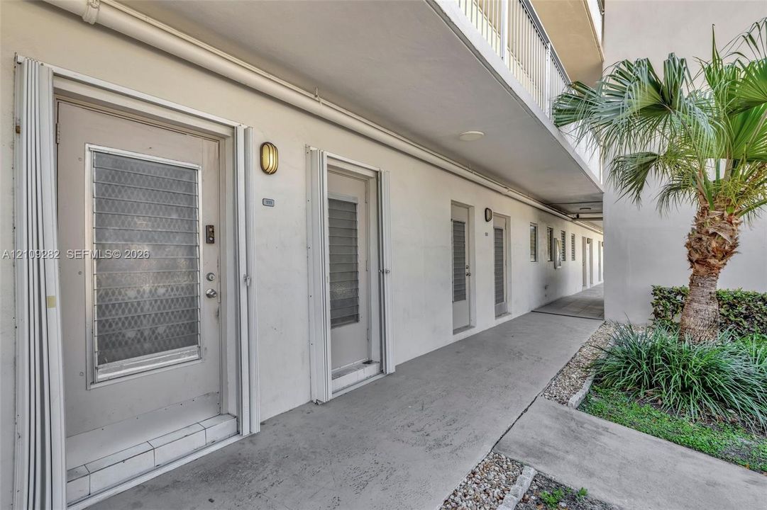 En Venta: $215,000 (1 camas, 1 baños, 806 Pies cuadrados)