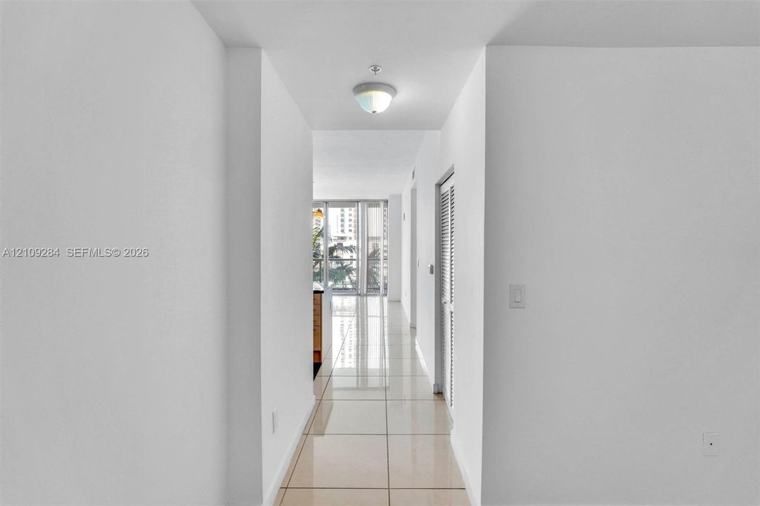 For Sale: $539,000 (2 beds, 2 baths, 1100 Square Feet)