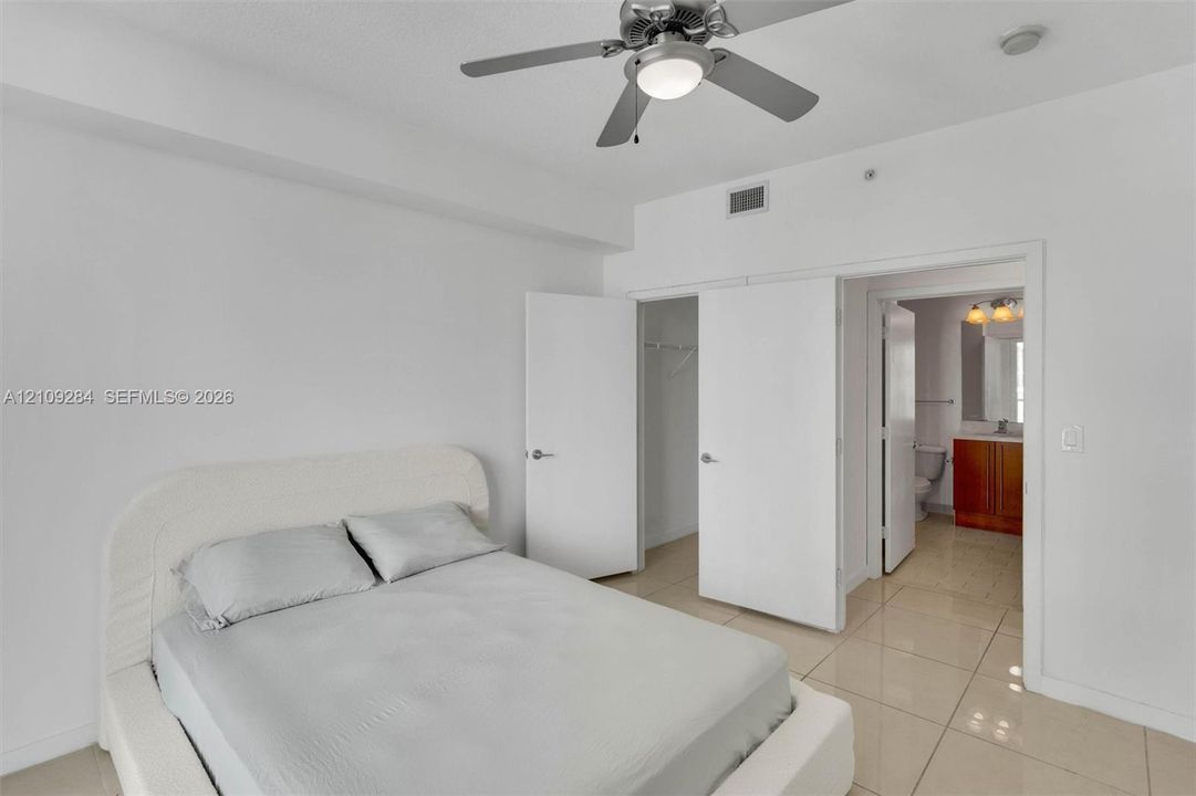 For Sale: $539,000 (2 beds, 2 baths, 1100 Square Feet)