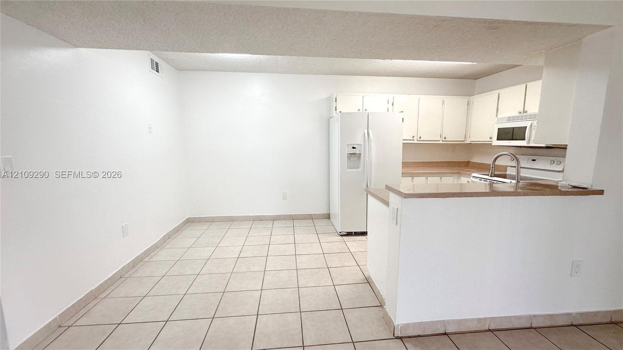 For Rent: $2,100 (2 beds, 2 baths, 1016 Square Feet)