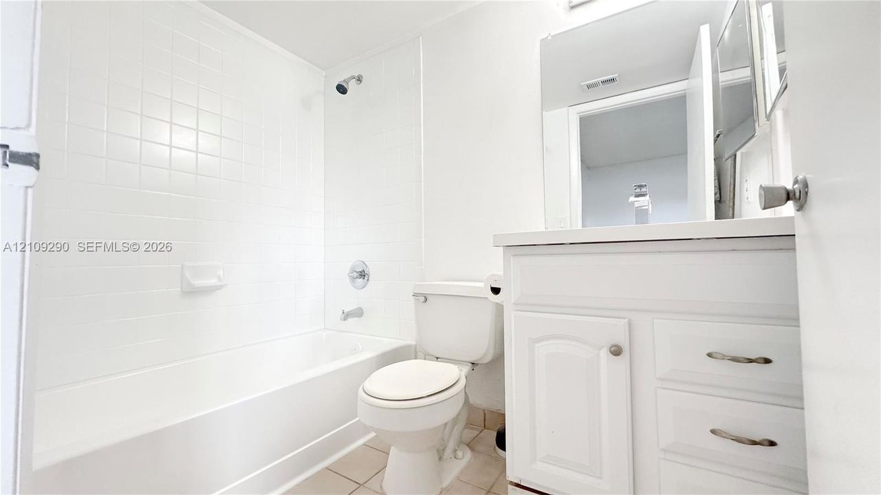 For Rent: $2,100 (2 beds, 2 baths, 1016 Square Feet)