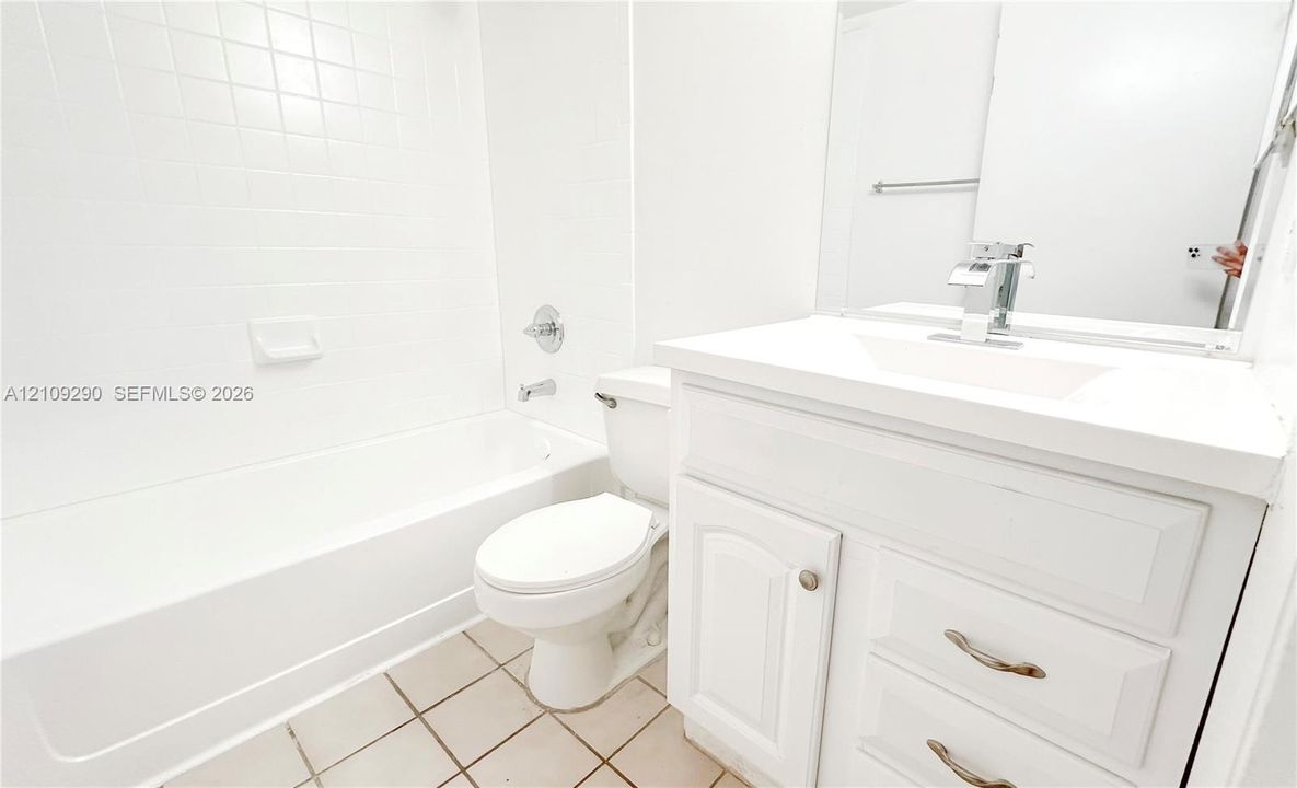 For Rent: $2,100 (2 beds, 2 baths, 1016 Square Feet)