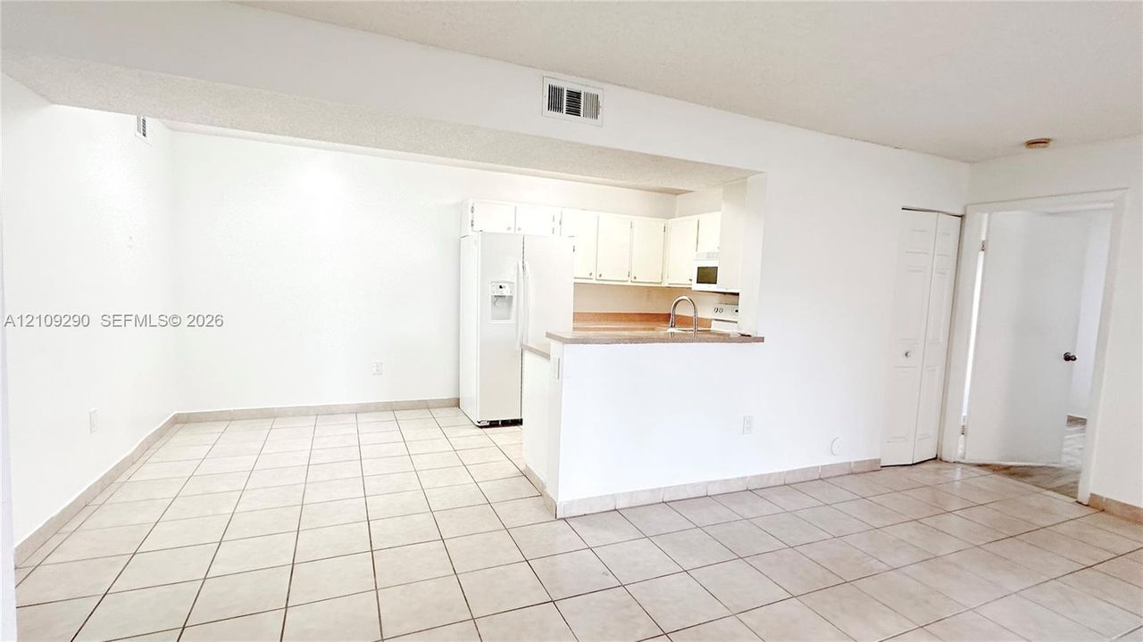For Rent: $2,100 (2 beds, 2 baths, 1016 Square Feet)