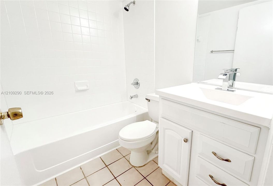 For Rent: $2,100 (2 beds, 2 baths, 1016 Square Feet)