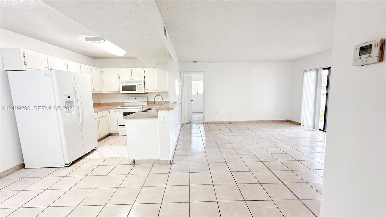 For Rent: $2,100 (2 beds, 2 baths, 1016 Square Feet)