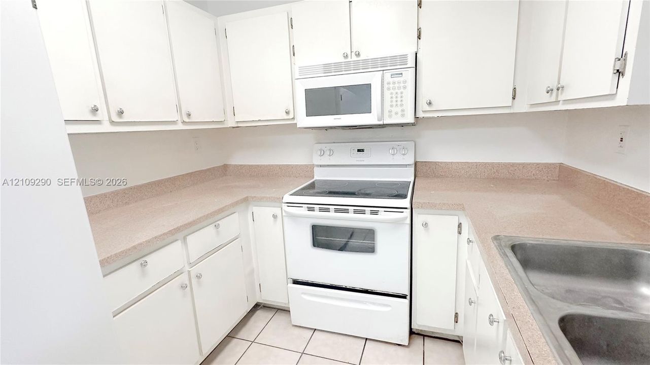 For Rent: $2,100 (2 beds, 2 baths, 1016 Square Feet)
