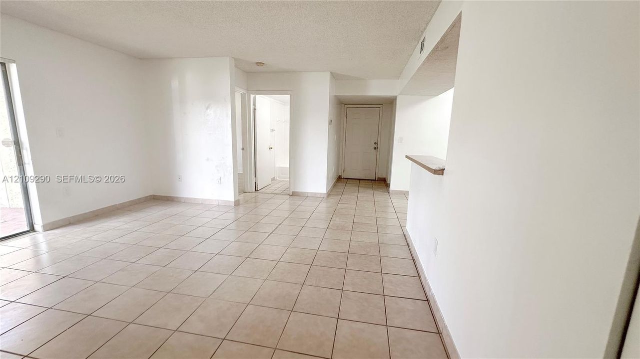 For Rent: $2,100 (2 beds, 2 baths, 1016 Square Feet)