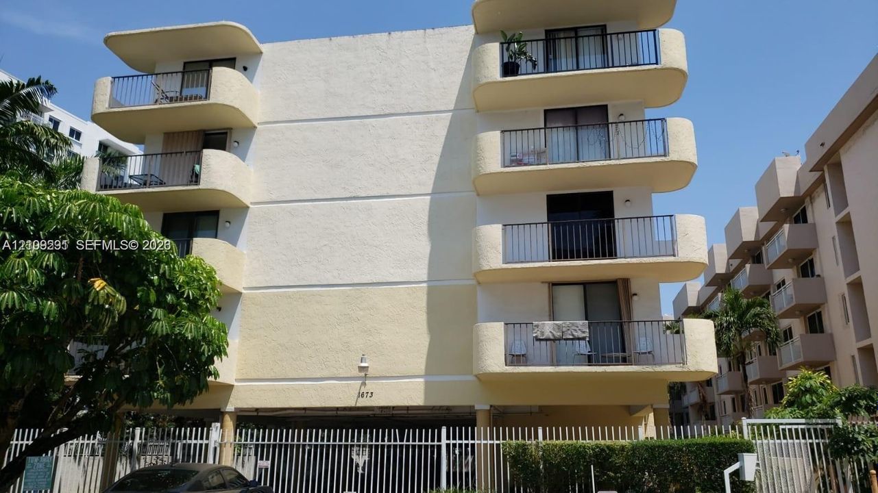 For Rent: $2,950 (2 beds, 2 baths, 875 Square Feet)