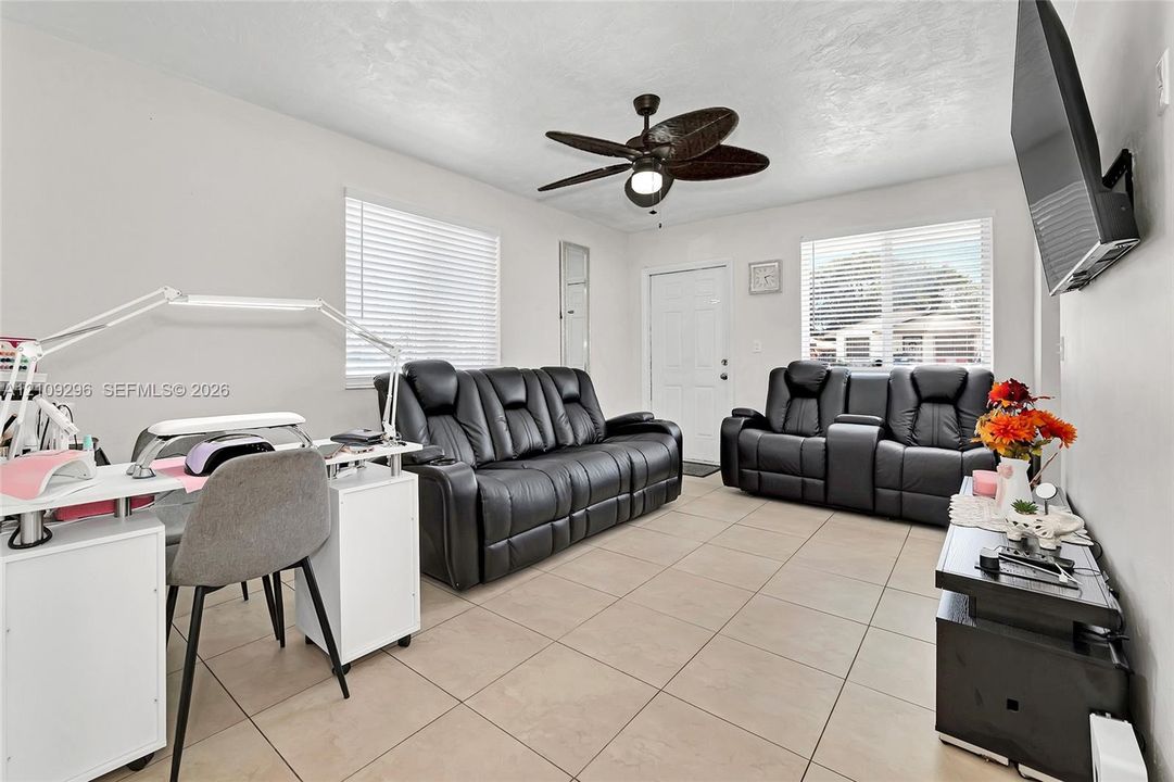 2/1 Living Room