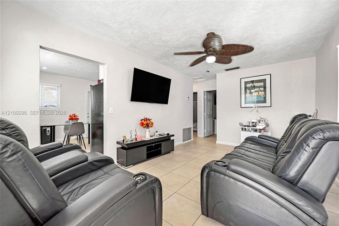 2/1 Living Room