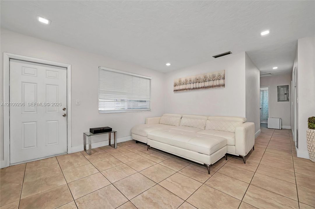 3/2 Living Room