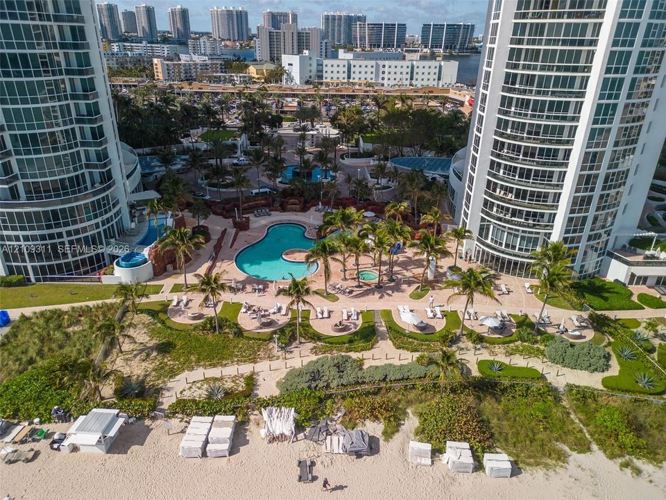 For Sale: $3,875,000 (3 beds, 3 baths, 4045 Square Feet)