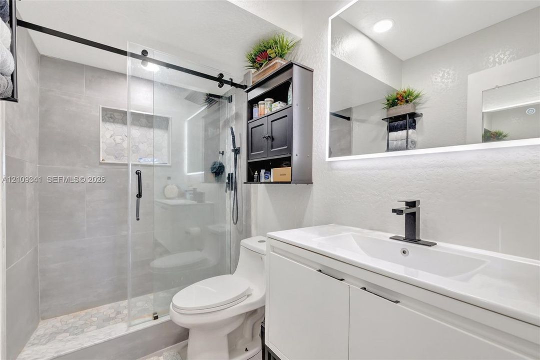 На продажу: $225,000 (1 спален, 1 ванн, 806 Квадратных фут)