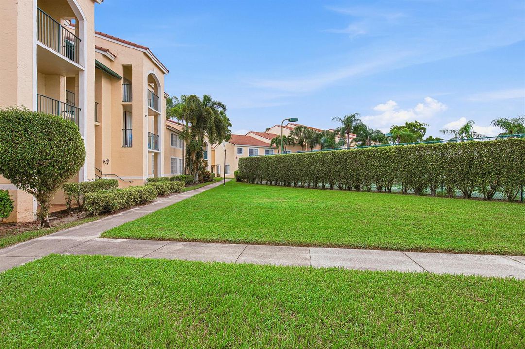 Front Home-Courtyard