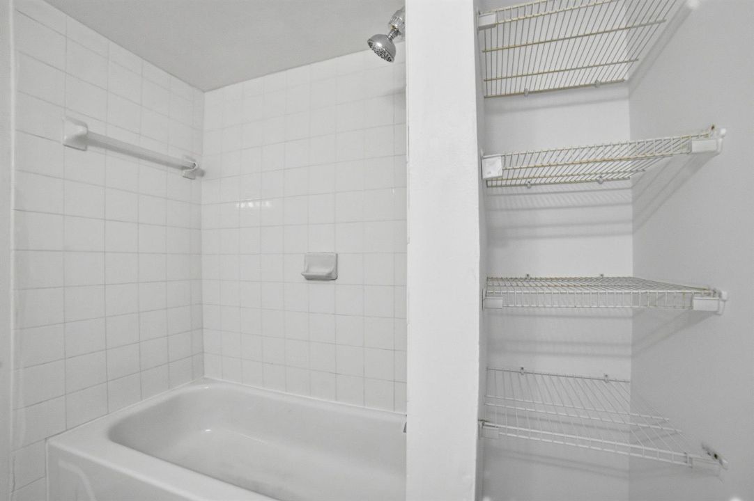 Bathroom-Tub