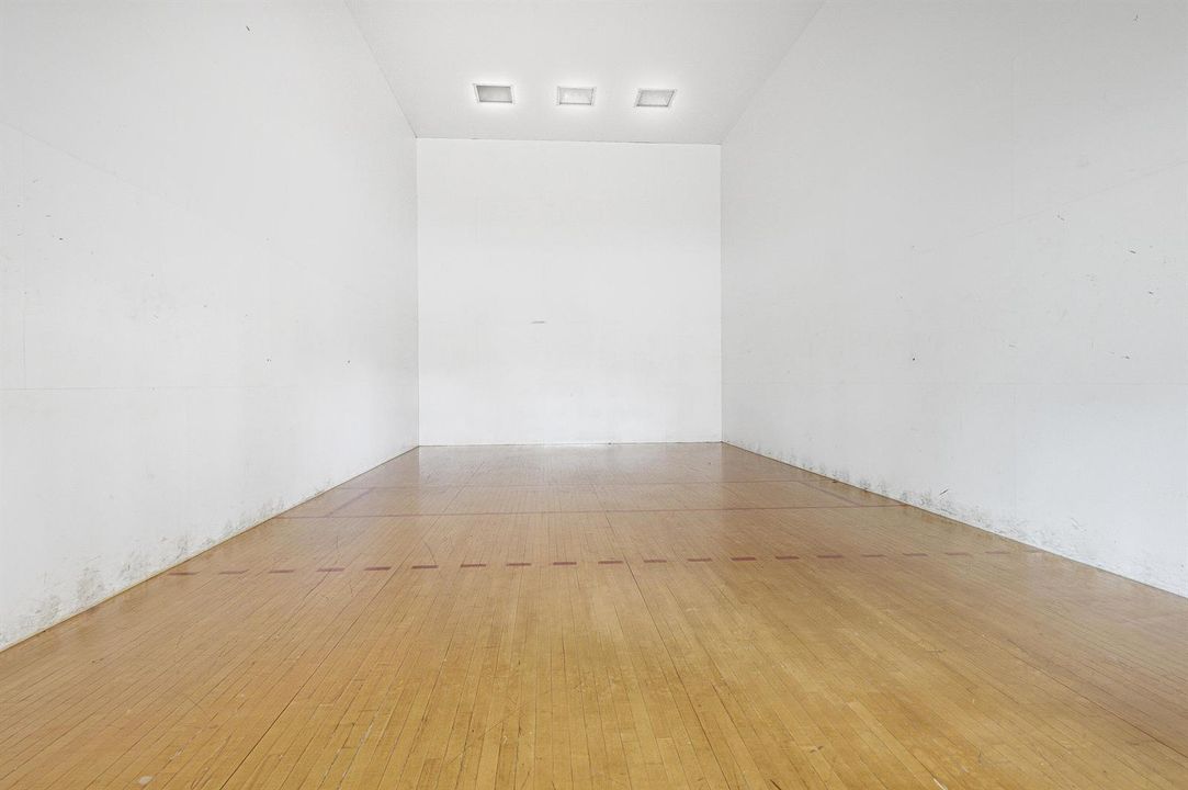 Clubhouse-RaqutteBall