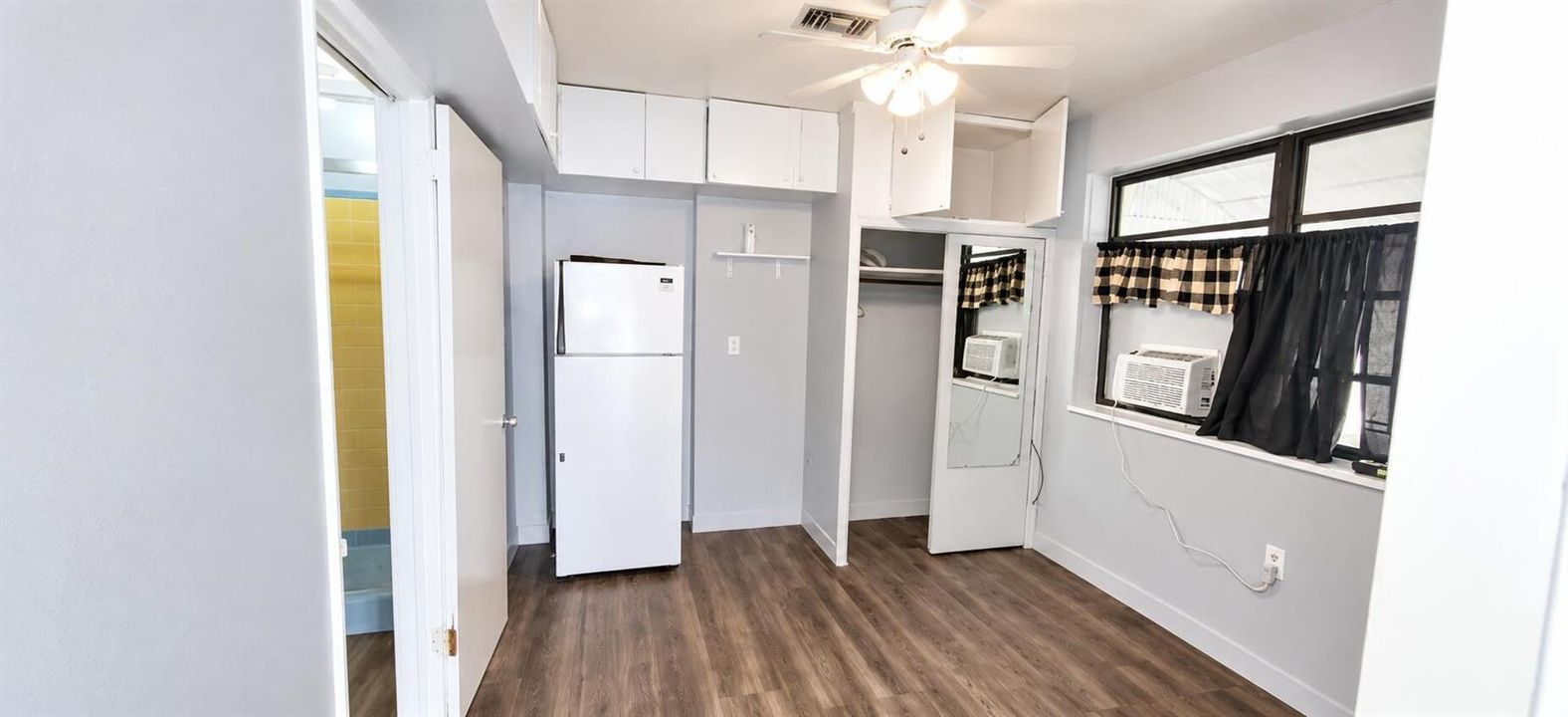2032 Fillmore Street inside 14