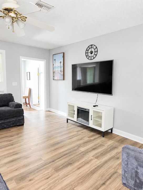 2032 Fillmore Street inside 3