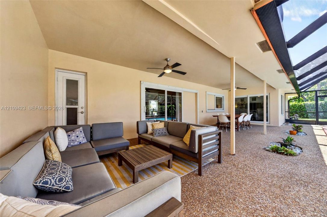 En Venta: $875,000 (4 camas, 2 baños, 2369 Pies cuadrados)